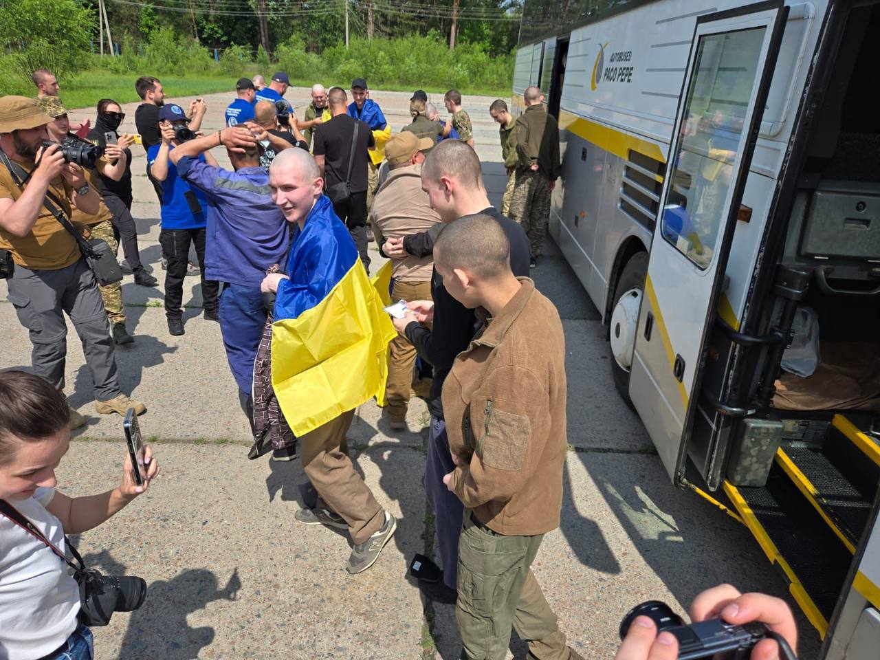 Зображення посту: В Україну повернули першу групу захисників у рамках нового обміну з Росією