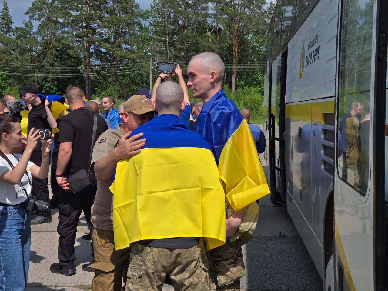 Зображення посту: В Україну повернули першу групу захисників у рамках нового обміну з Росією