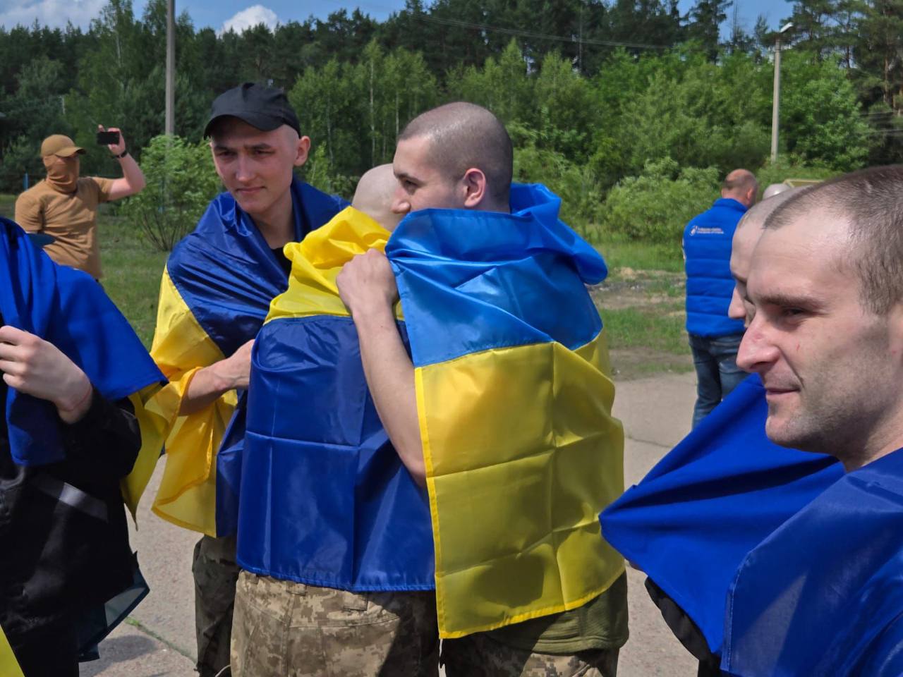 Зображення посту: В Україну повернули першу групу захисників у рамках нового обміну з Росією