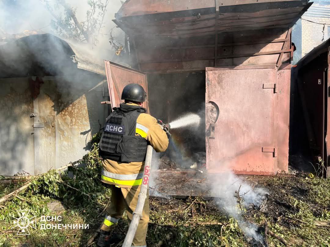 Зображення посту: Окупанти обстріляли Донеччину 27 разів за добу: рятувальники ліквідували пожежі у п’ятьох населених пунктах