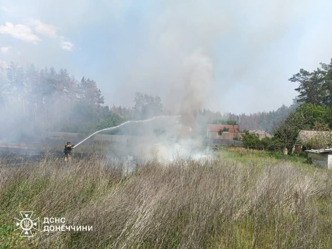Зображення посту: Окупанти обстріляли Донеччину 27 разів за добу: рятувальники ліквідували пожежі у п’ятьох населених пунктах