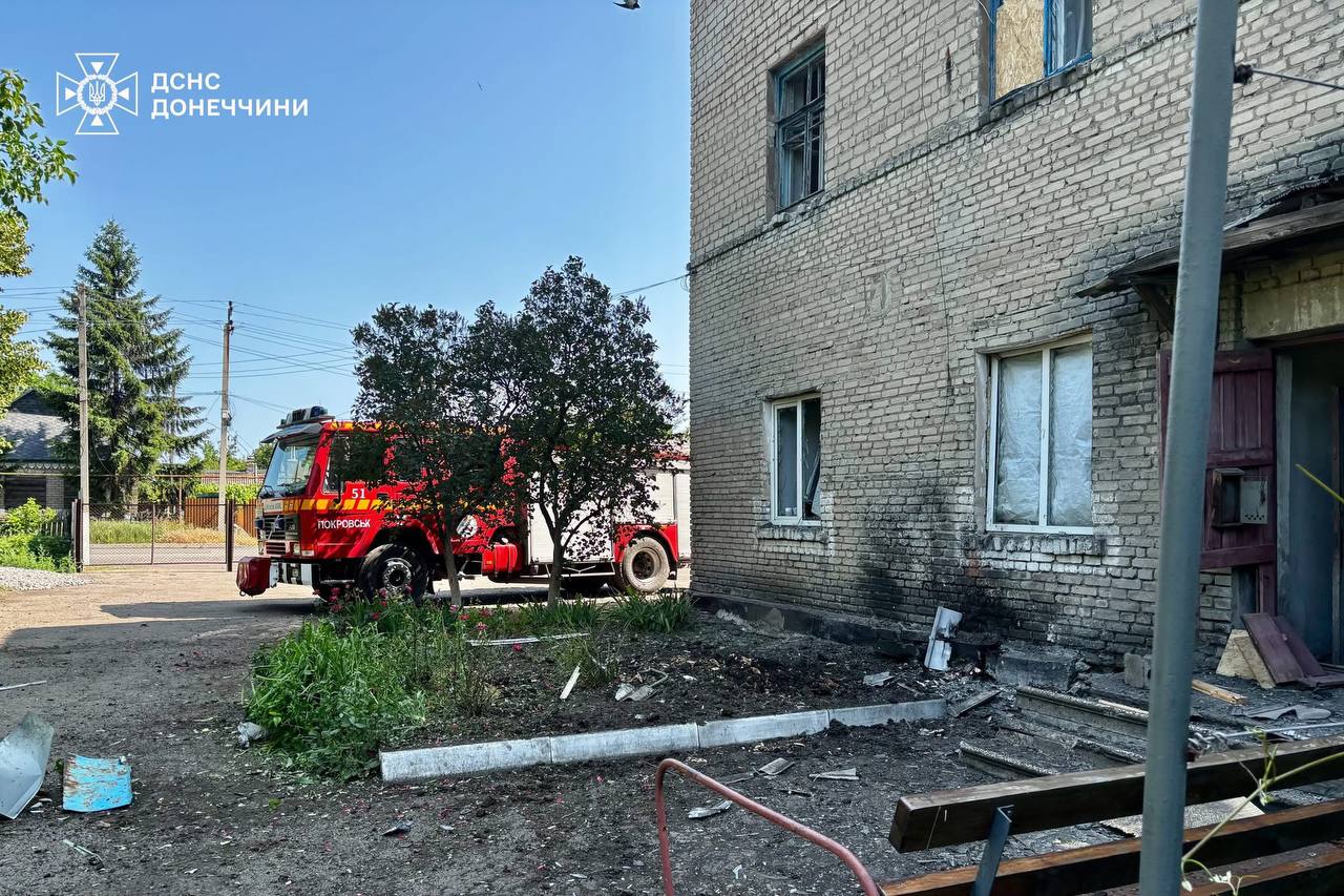 Стаття: Окупанти обстріляли пожежну частину в Родинському
