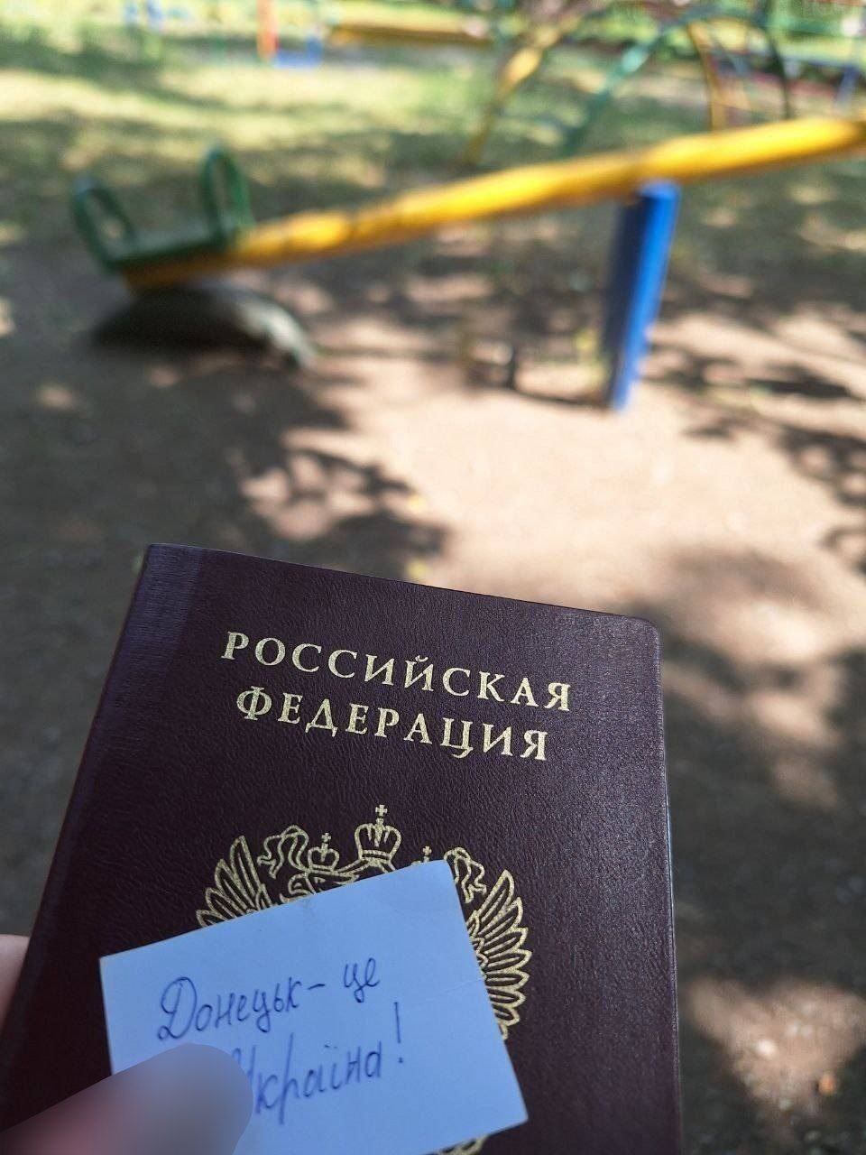 Зображення посту: «Це не мій вибір»: українці в окупації демонструють спротив російській паспортизації