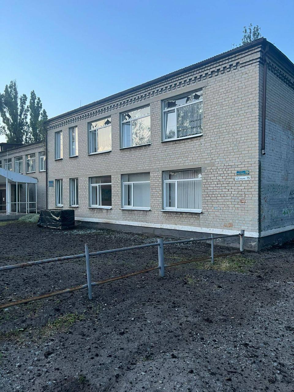 Зображення посту: Війська РФ вдарили по житлових будинках, аптеці й авто на Донеччині: є загиблі та поранені