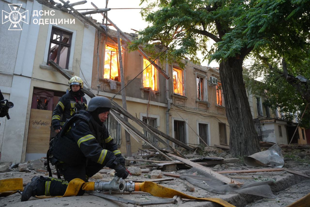 Зображення посту: Понад 440 дронів та 32 ракети: росіяни масовано обстріляли Київ та Одесу — є загиблі