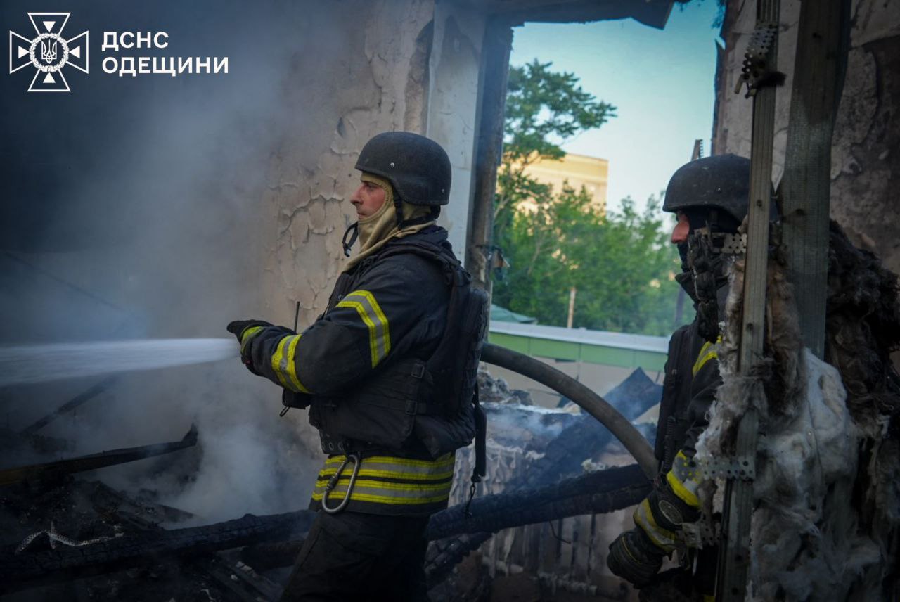 Зображення посту: Понад 440 дронів та 32 ракети: росіяни масовано обстріляли Київ та Одесу — є загиблі
