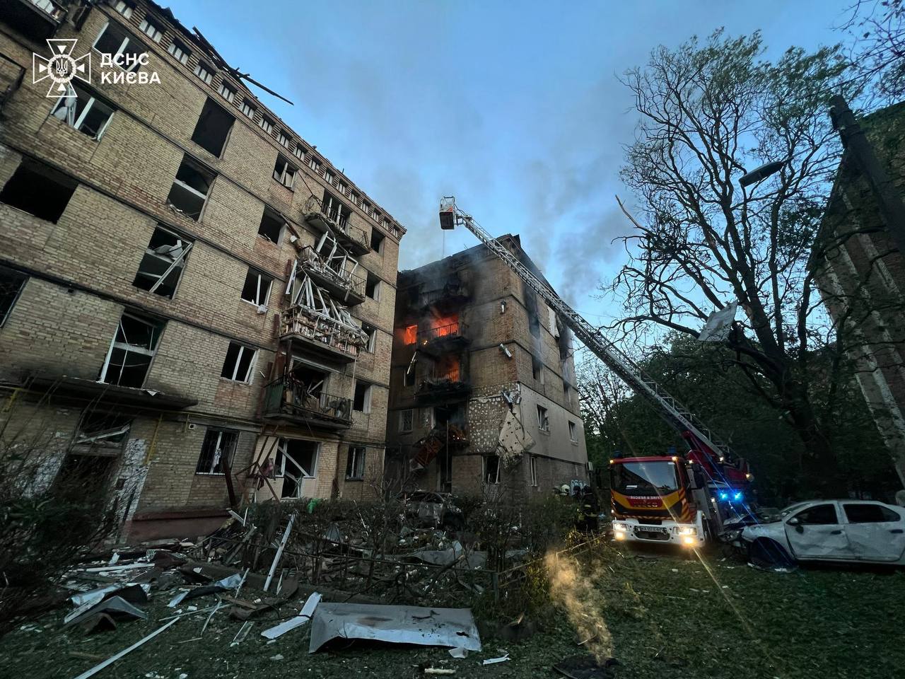 Зображення посту: Понад 440 дронів та 32 ракети: росіяни масовано обстріляли Київ та Одесу — є загиблі