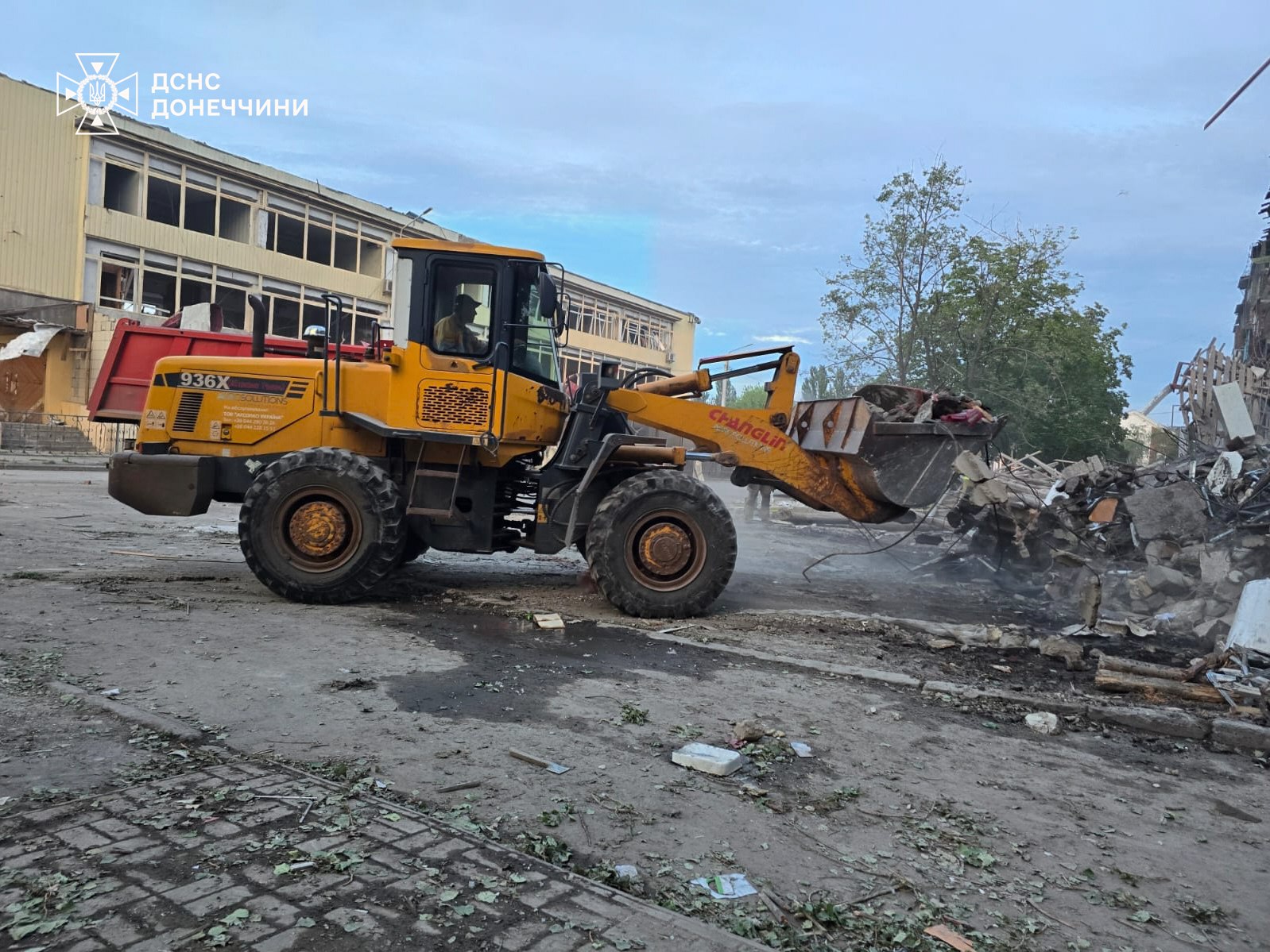 Зображення посту: У Краматорську продовжується рятувальна операція на місці зруйнованого будинку: відомо про 5 загиблих