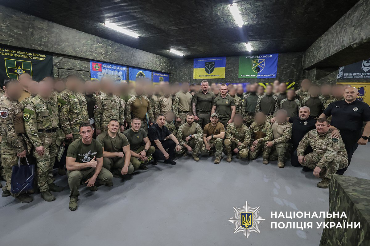 Стаття: Поліцейські Донеччини завершили ротацію й передали позиції новобранцям