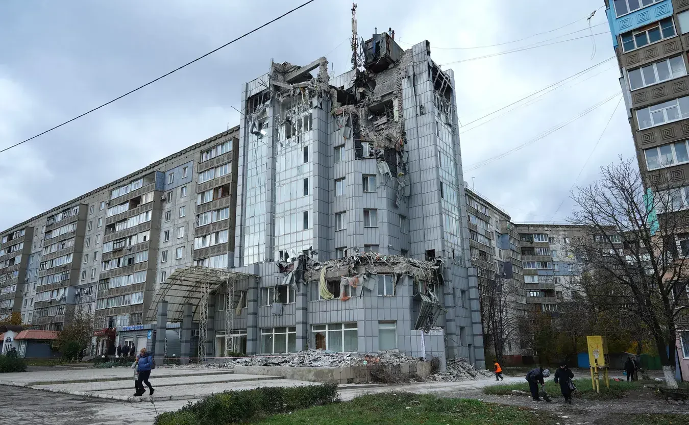 Стаття: Окупанти планують розвивати туризм на Луганщині, поки 150 тисяч людей сидять без води