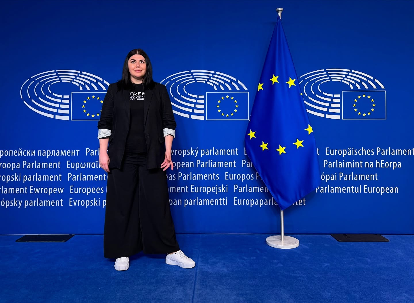 Стаття: Фотографка з Луганська Катерина Мостова презентувала проєкт про війну в Європарламенті