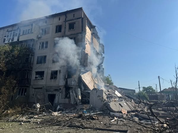 Зображення посту: У Костянтинівці після російського обстрілу шукають людей під завалами багатоповерхівки