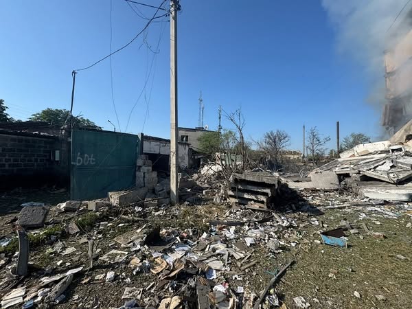 Зображення посту: У Костянтинівці після російського обстрілу шукають людей під завалами багатоповерхівки