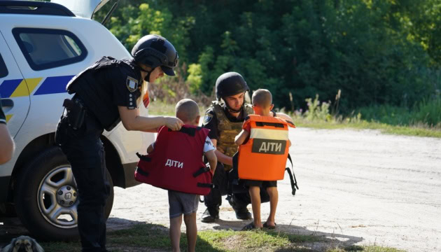 Стаття: За тиждень з Донеччини евакуювали 2 тисячі мешканців, серед них 55 — діти
