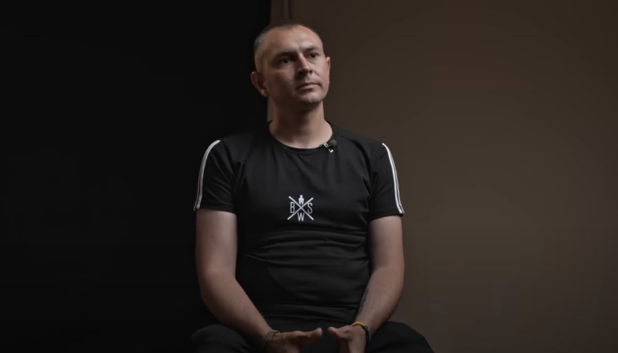 Стаття: Військовий Андрій Переверзєв, якому випалили напис «Слава Росії» на тілі, після полону хоче повернутися на фронт
