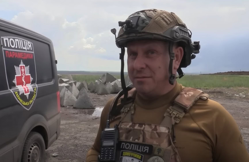 Зображення посту: У Покровську під завалами після обстрілу залишається людина: сусіди самі розбирають руїни