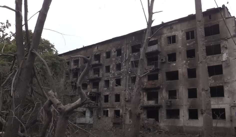 Зображення посту: У Покровську під завалами після обстрілу залишається людина: сусіди самі розбирають руїни