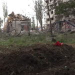 Зображення посту: У Покровську під завалами після обстрілу залишається людина: сусіди самі розбирають руїни