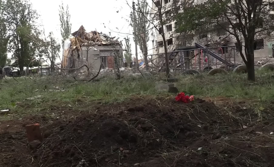 Зображення посту: У Покровську під завалами після обстрілу залишається людина: сусіди самі розбирають руїни