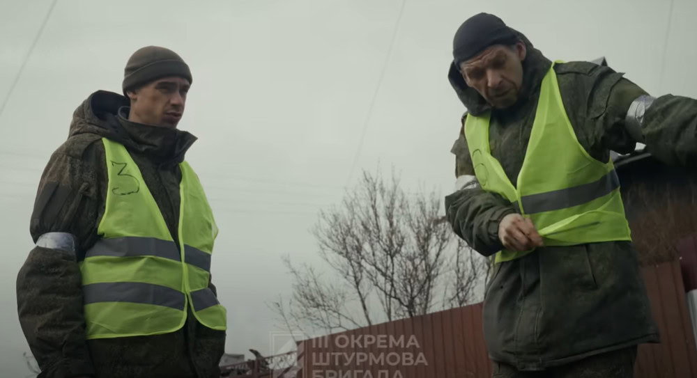 Зображення посту: Женевські конвенції дозволяють: полонені окупанти відновили будинки в Ізюмі
