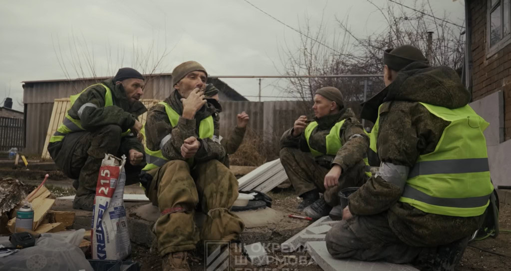 Зображення посту: Женевські конвенції дозволяють: полонені окупанти відновили будинки в Ізюмі