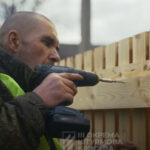 Зображення посту: Женевські конвенції дозволяють: полонені окупанти відновили будинки в Ізюмі