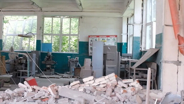 Стаття: Окупанти знищили навчальний заклад в Краматорську — двоє людей у важкому стані