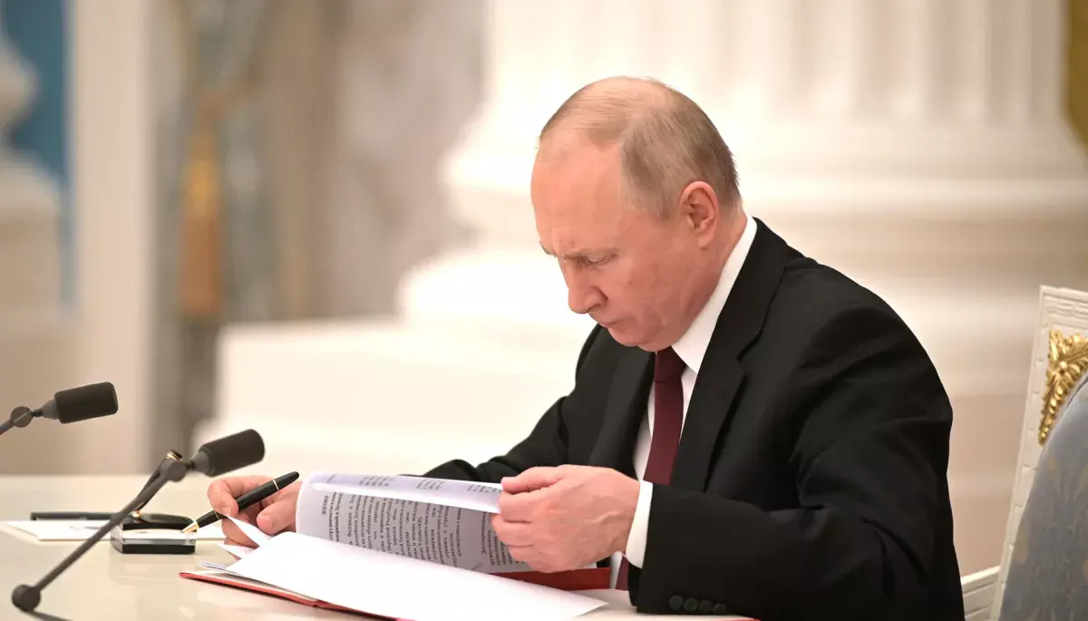 Стаття: Путін підписав закон про невизнання українських документів на нерухомість