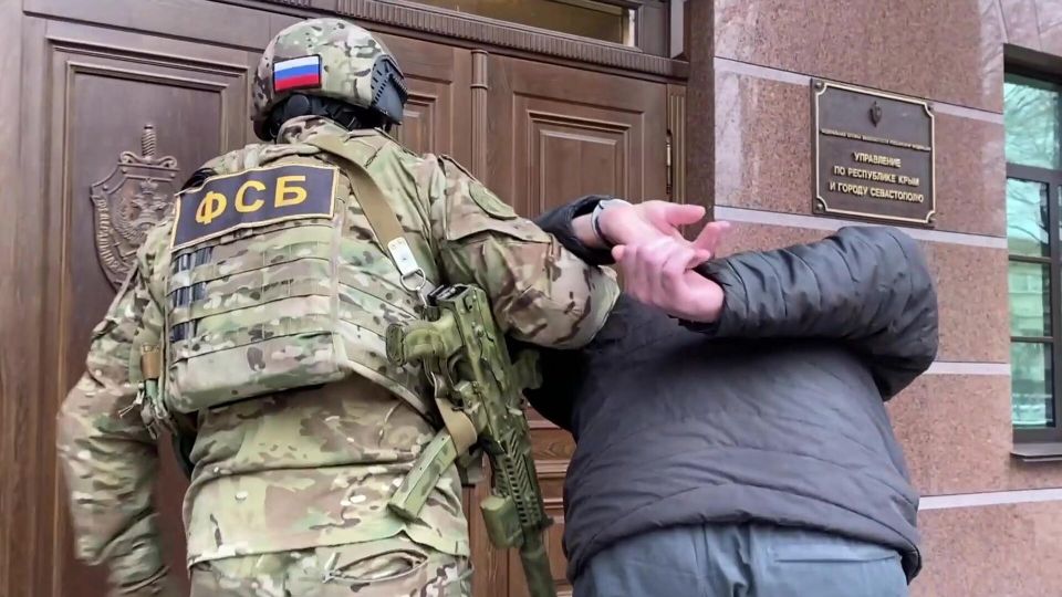 Стаття: В окупованому Маріуполі проводять масові обшуки — росіяни шукають проукраїнських активістів