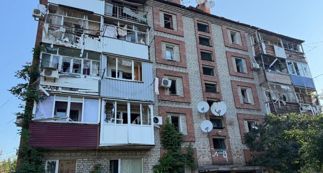 Стаття: Російські військові вдарили по школах та будинках у Слов’янську — є поранені