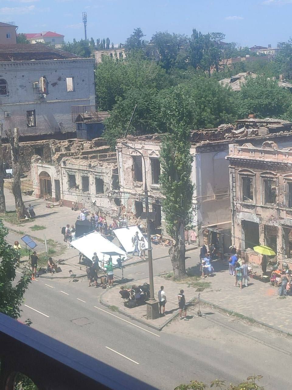 Зображення посту: У Маріуполі знімають фільм про «визволення» — росіяни планують покази в університетах і садочках