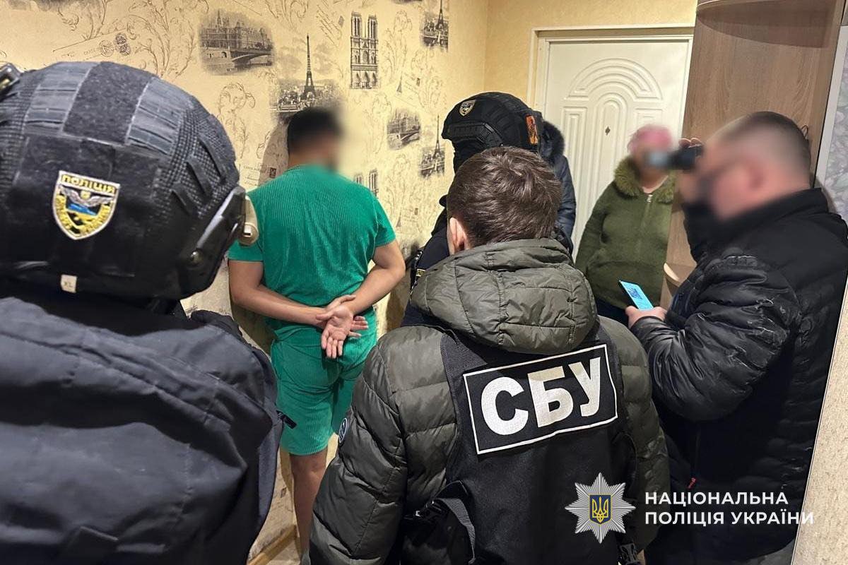 Стаття: В Україні судитимуть зловмисників, які отримали 5 мільйонів гривень від родин військових за фіктивну допомогу