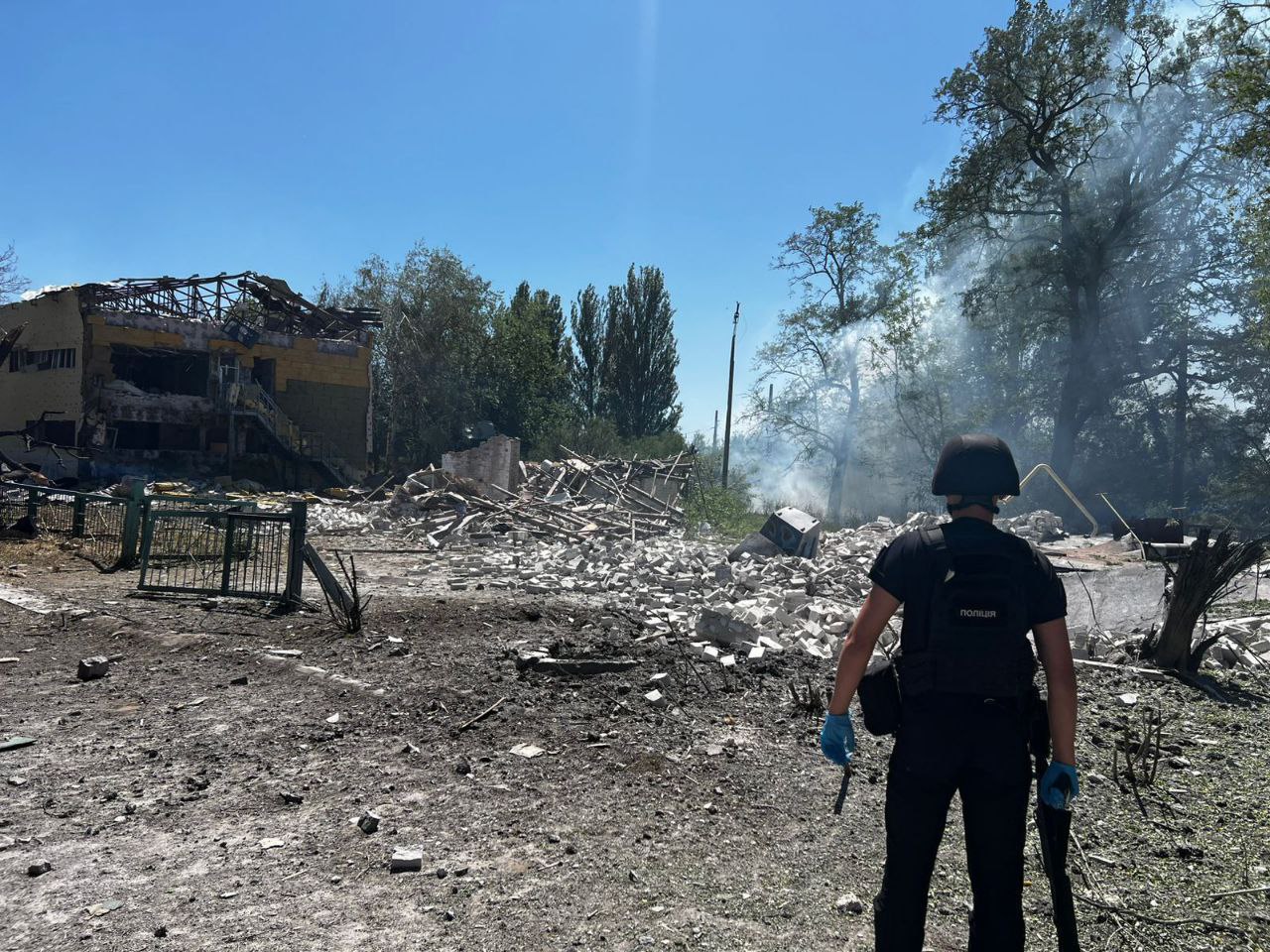 Стаття: Росіяни обстріляли Донеччину понад 3,4 тисячі разів за добу: під ударом цивільні та волонтери