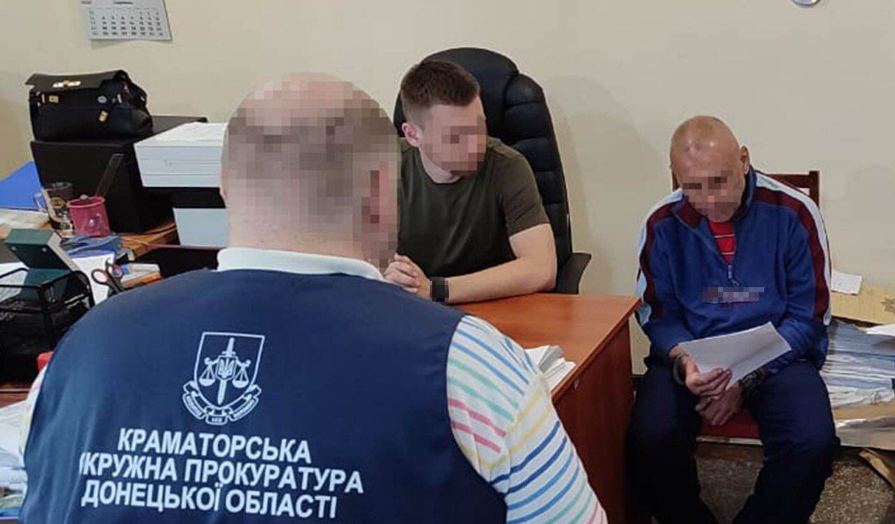 Стаття: У Краматорську затримали чоловіка, якого підозрюють у нападі на двох підлітків у під’їзді