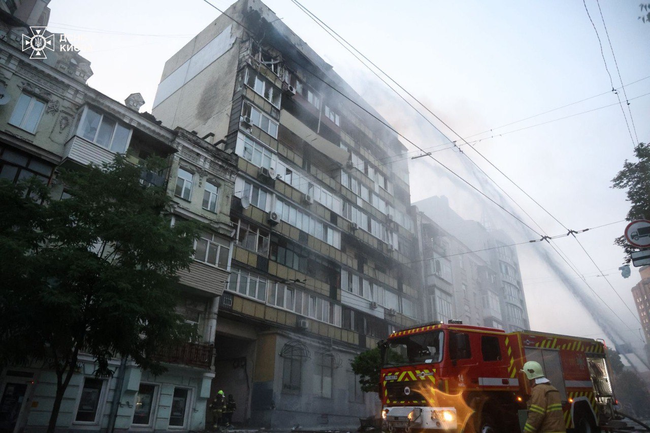 Зображення посту: Комбінована атака РФ на Україну тривала 10 годин: у Києві є загиблі та поранені