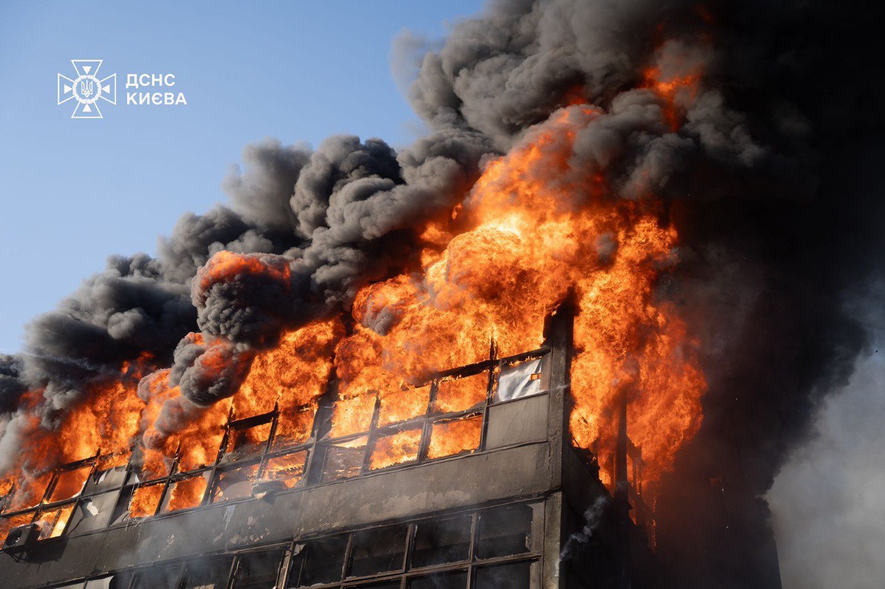 Стаття: Комбінована атака РФ на Україну тривала 10 годин: у Києві є загиблі та поранені