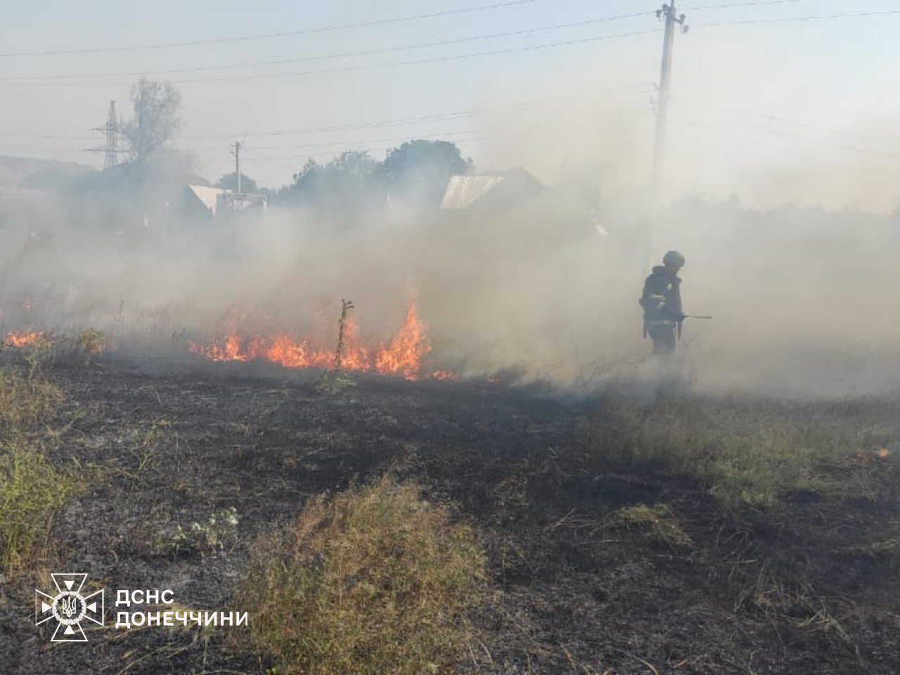 Зображення посту: Унаслідок атаки дронами по Добропіллю постраждали п’ятеро людей, згоріли авто і квартира