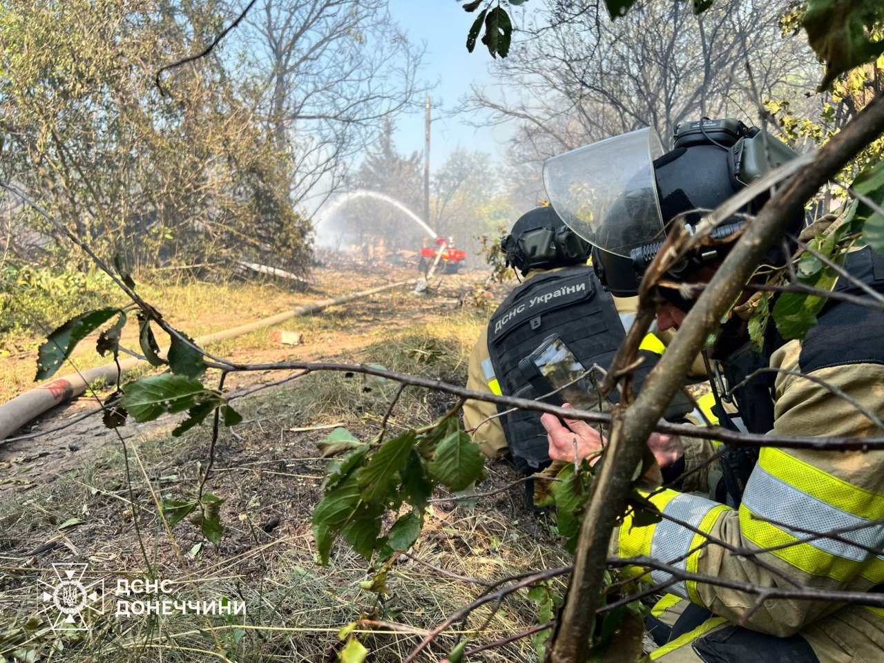 Зображення посту: Унаслідок атаки дронами по Добропіллю постраждали п’ятеро людей, згоріли авто і квартира