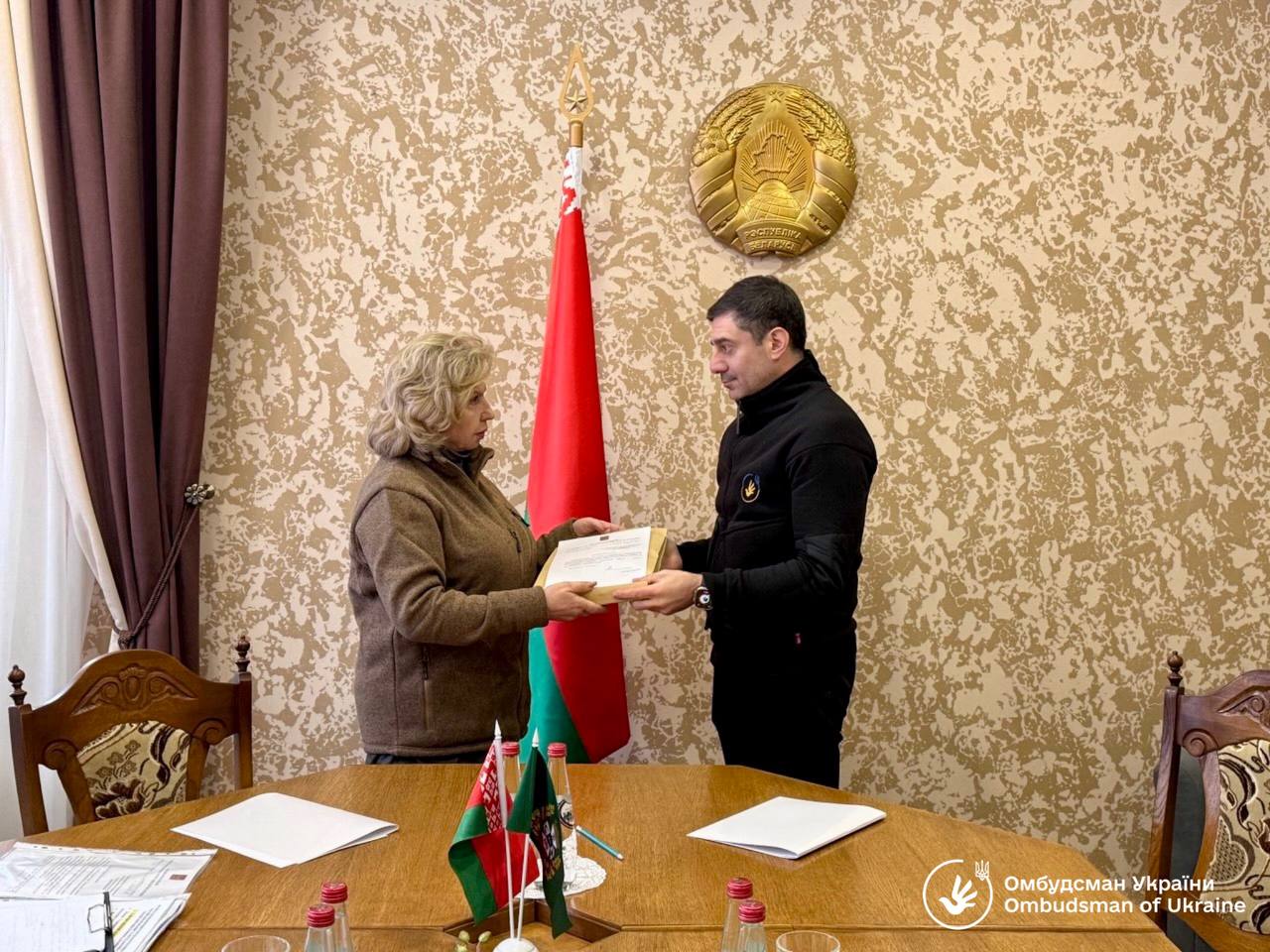 Стаття: Лубінець і Москалькова обговорили повернення цивільних та обмінялися листами від полонених