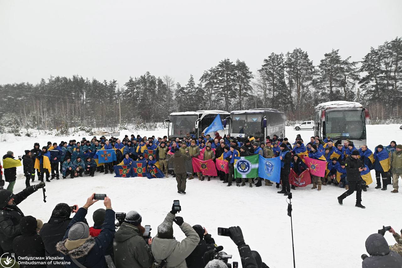 Стаття: З російського полону повернули чотирьох бійців «Азову»